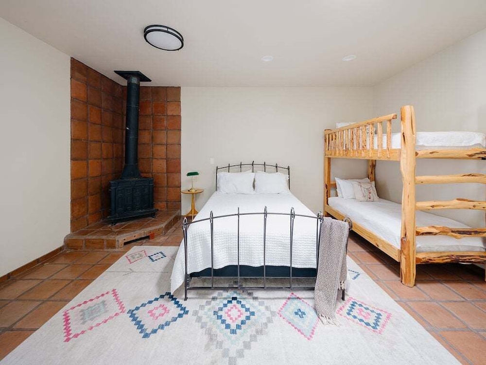 Bed Rock Desert -pool Heat Available - Spring Break