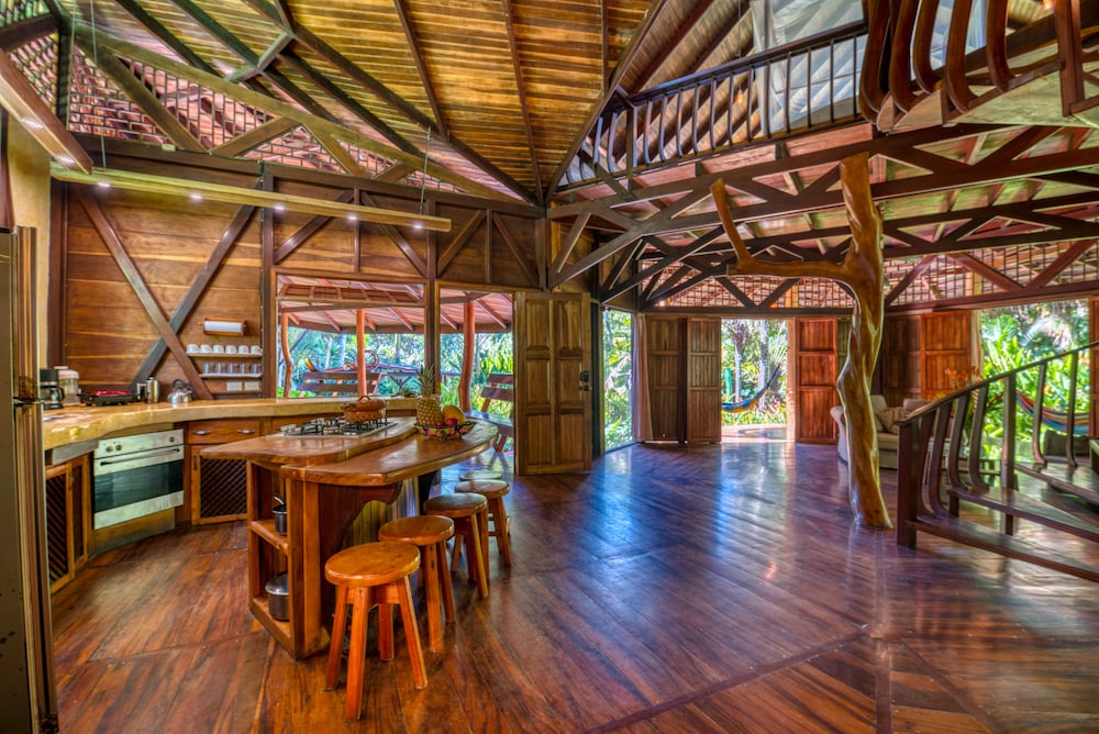 Tree House Beachfront Lodge