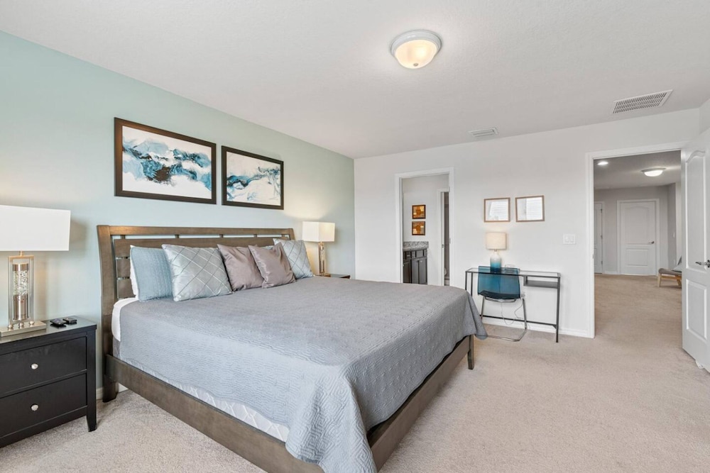 Spacious 5BR Villa w Private Pool Near Disney