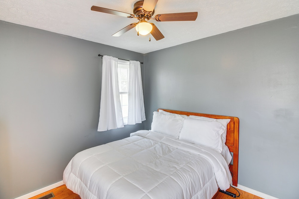 7 Mi to Barren River Lake: Quiet Getaway w/ Yard!