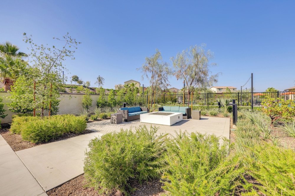 Pool Access & Mtn Views: Family Haven in Beaumont!
