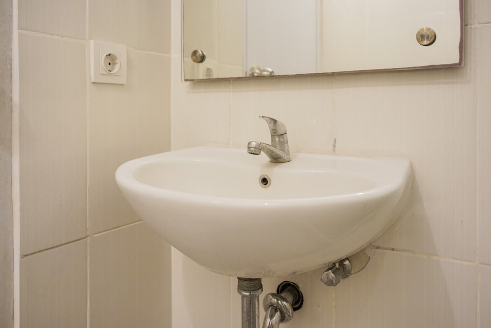 Comfortable and Simple 2BR Apartment at 19 Avenue