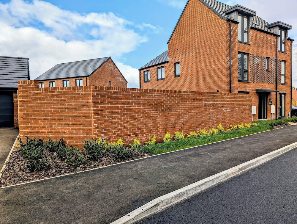 Charming 4-bed House in Newport, photo 15