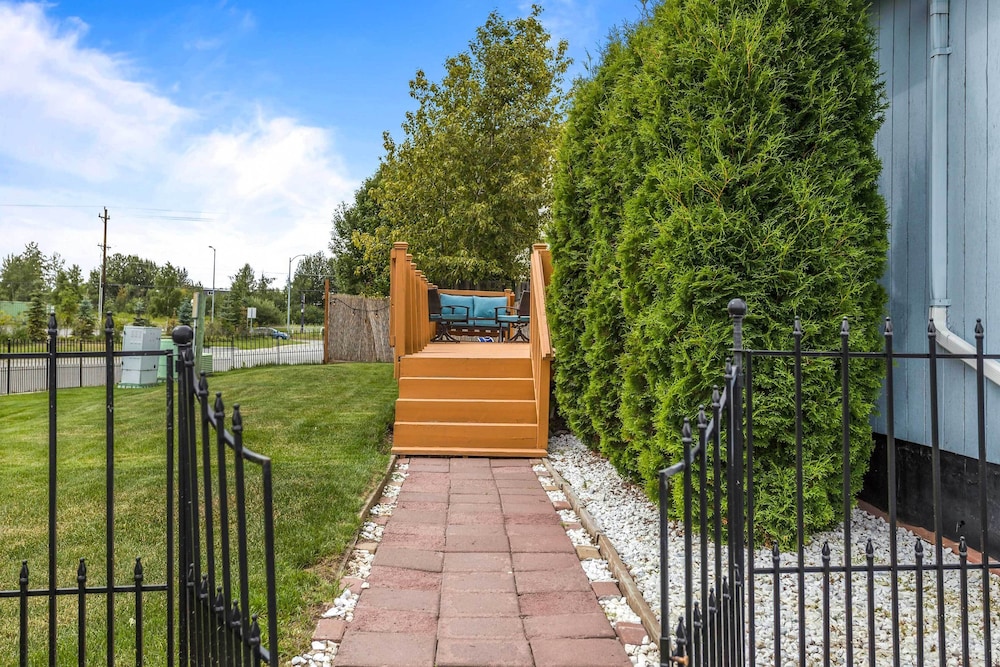 Updated Townhome: Near Airport & Shopping! view 3