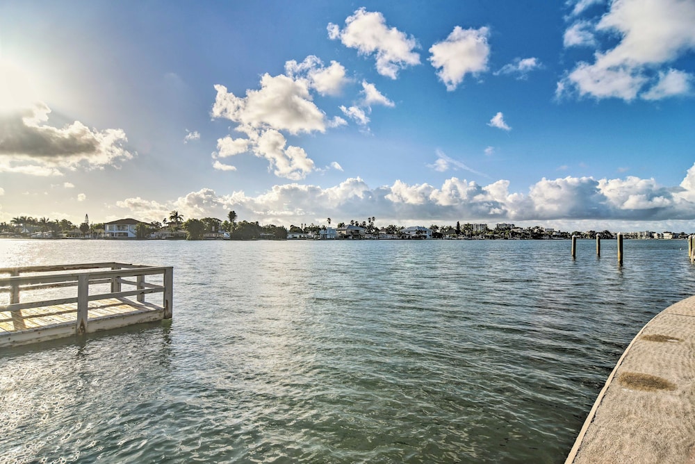 Short Walk to Bay & Ocean: Treasure Island Condo