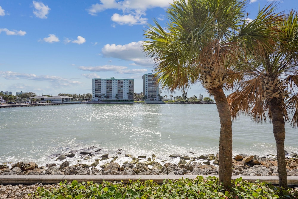 Land's End 5-202 Gulf-bay Front - Premier