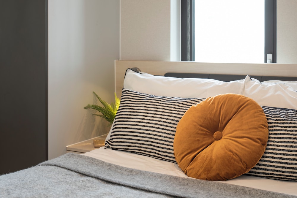 StayCozy at Enclave Croydon