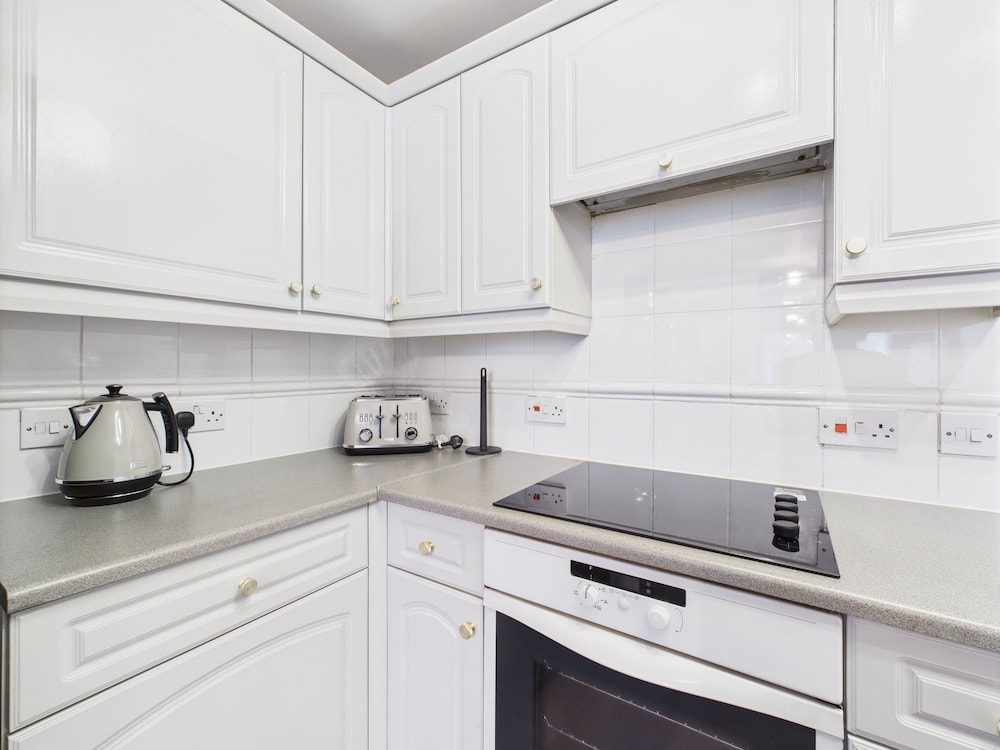 Modern Chaffordhundred Apartment Long Stay Sleeps2