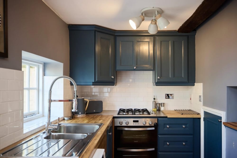The Hatfield Maisonette - Spacious 6bdr House With Garden view 3