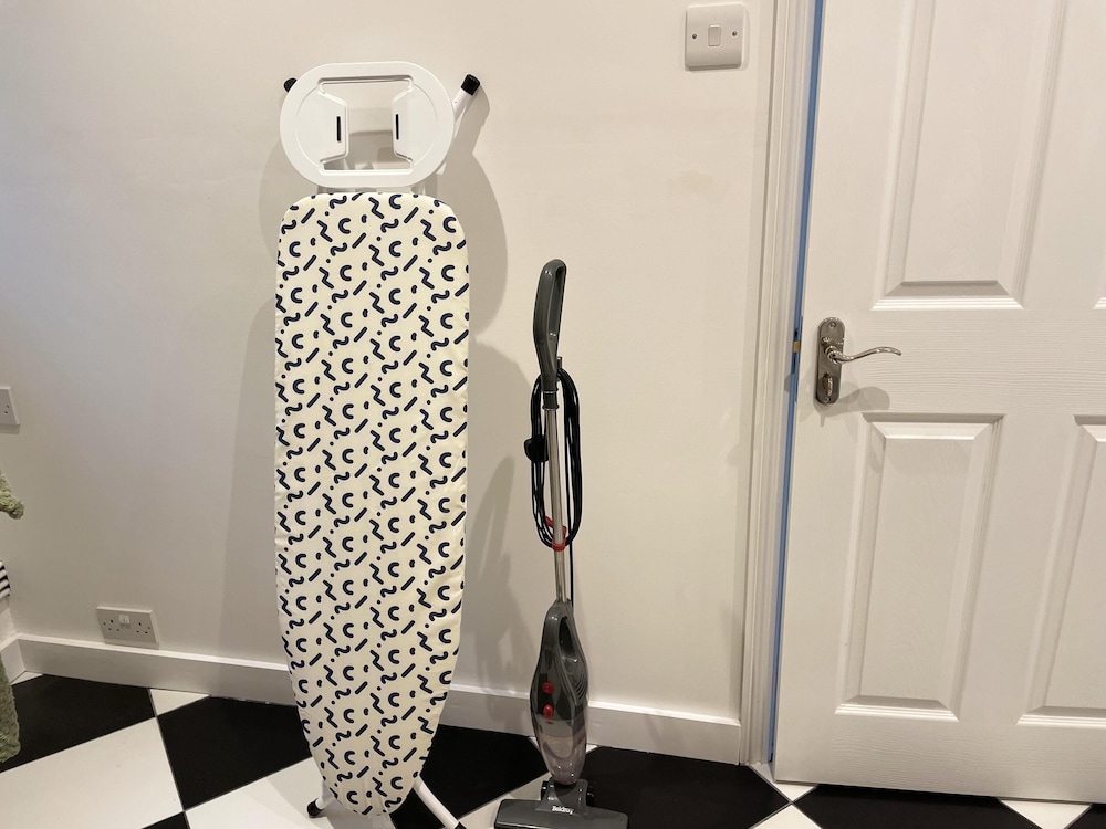 1bed Pet Friendly, Wifi, Parking - 40m to London view 2