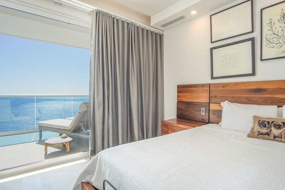 Sensational 2 Bedroom Condominium