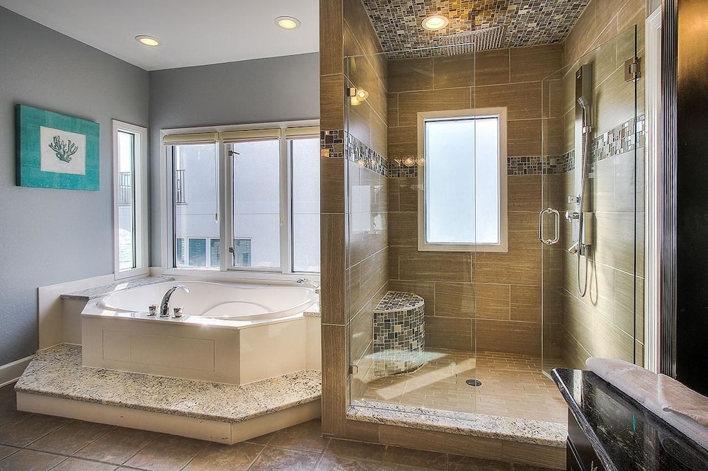Vista Bella del Mar 5 Bedroom Holiday Home by Five Star Properties