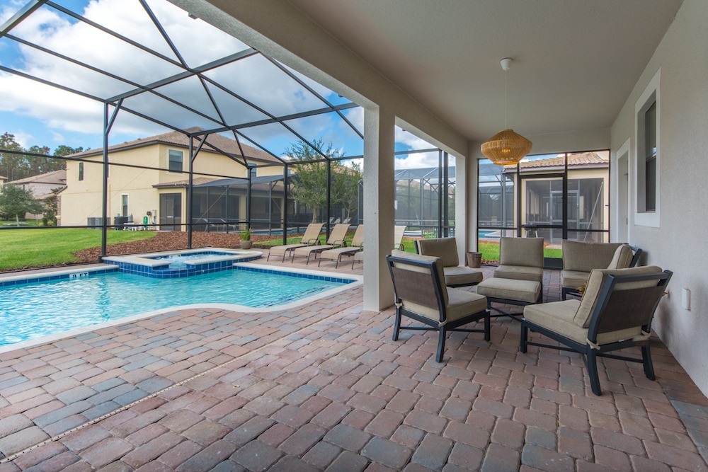 Champions Gate 1470 - Image 3