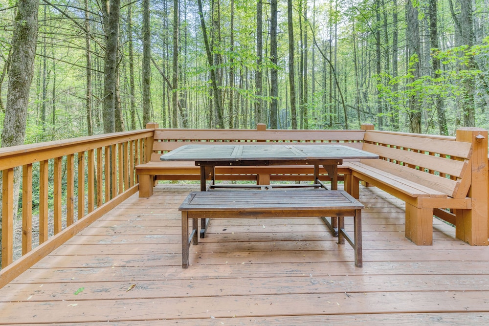 Cozy Cohutta Cabin: Creekside Cabin in Ellijay!
