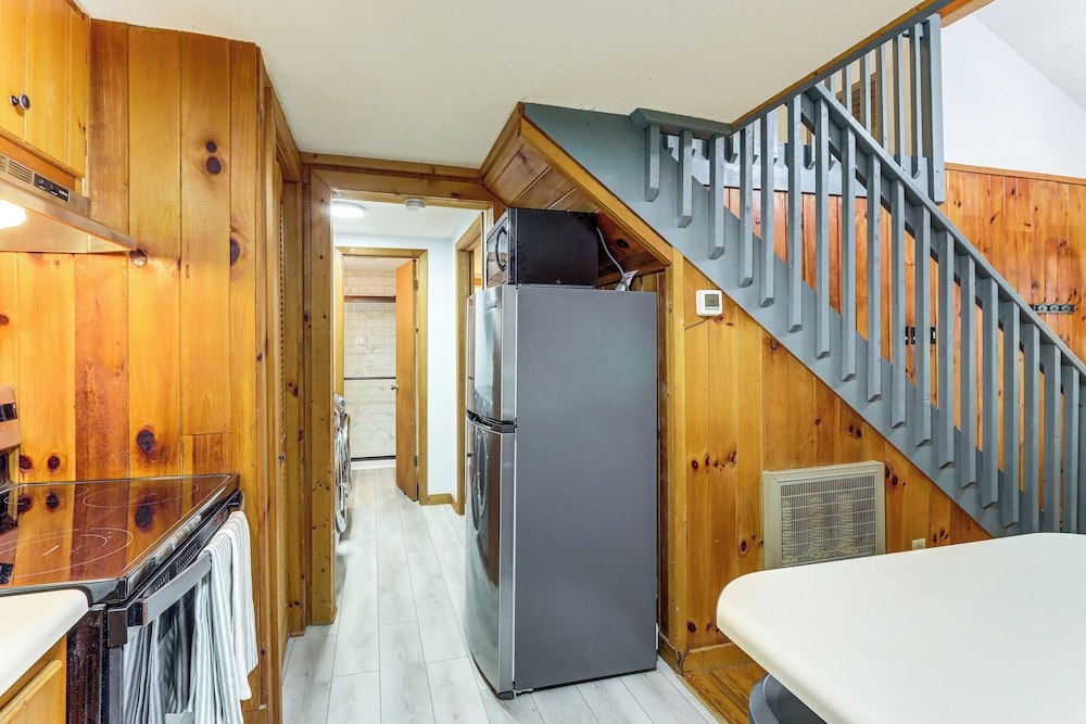 Cartecay River Retreat w/ Yard & Screened Porch!