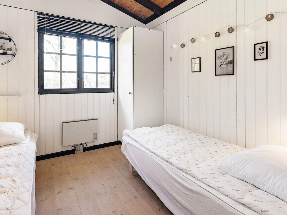Spacious Holiday Home in Væggerløse near Sea view 4