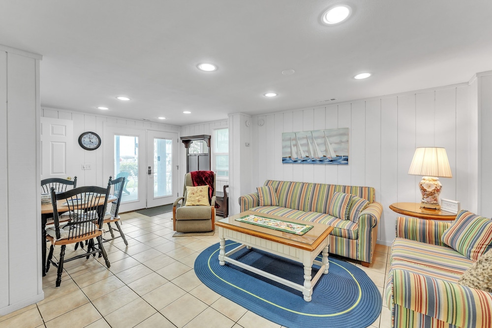 Coastal Camelot - Walk To Surfside Beach 2 Bedroom Duplex