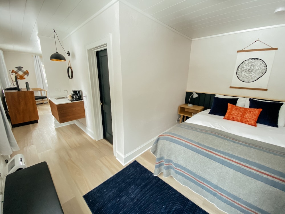 Cascade Lodge