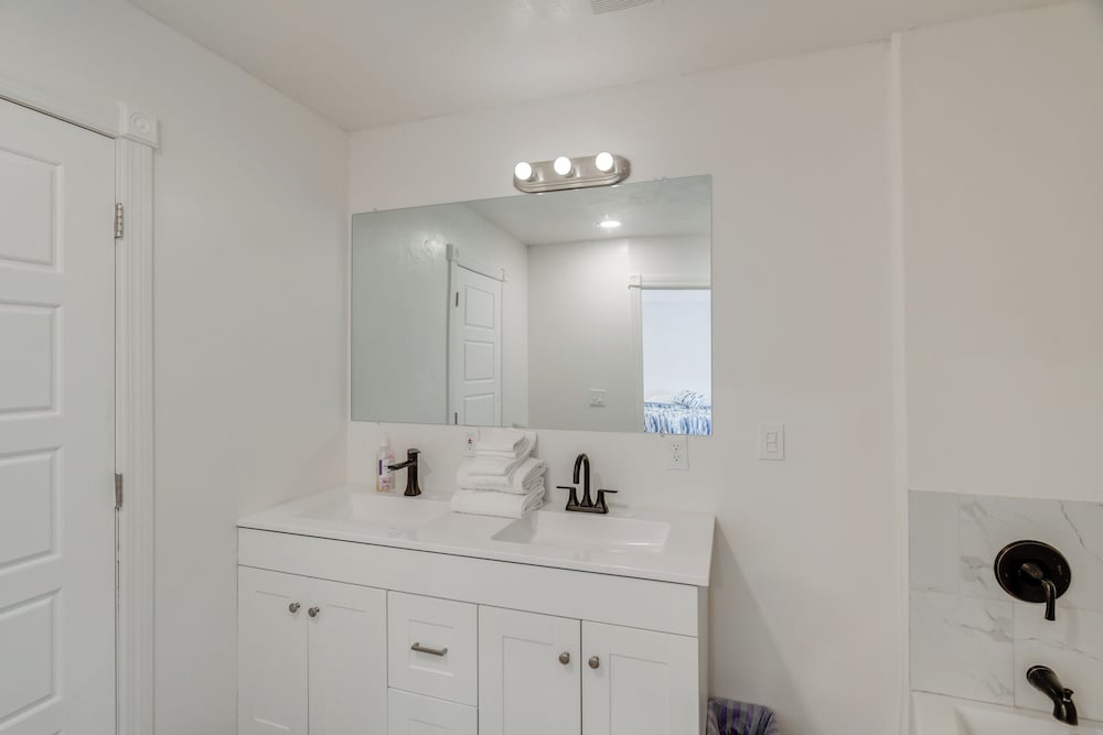 Balcony & Stunning Views: Airy Apt in Idaho Falls