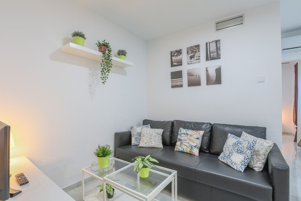 Divina in Sevilla With 1 Bedrooms and 1 Bathrooms