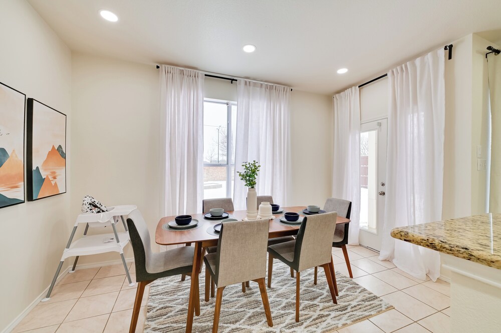 4 Mi to Dtwn: Family Home w/ Games in Frisco