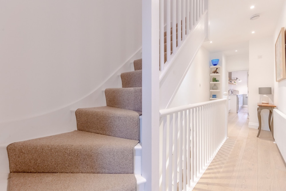 Stunning 2 Bedroom Flat With a Garden in Barnes
