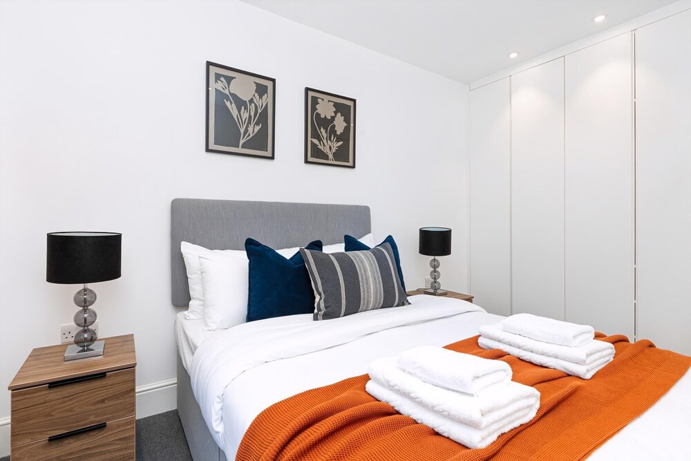 Modern Flat, Steps From Oxford Street!