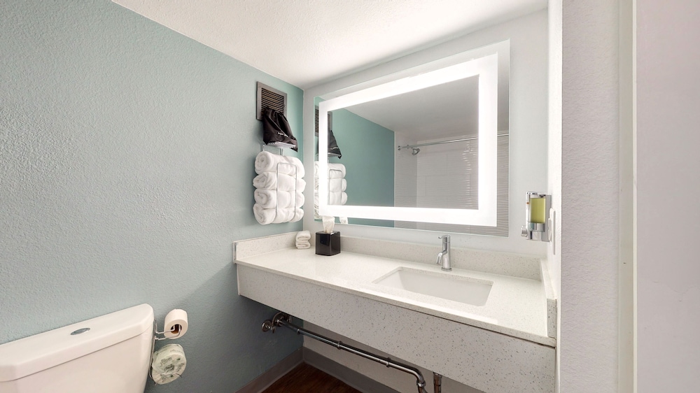 voco College Station Aggieland by IHG
