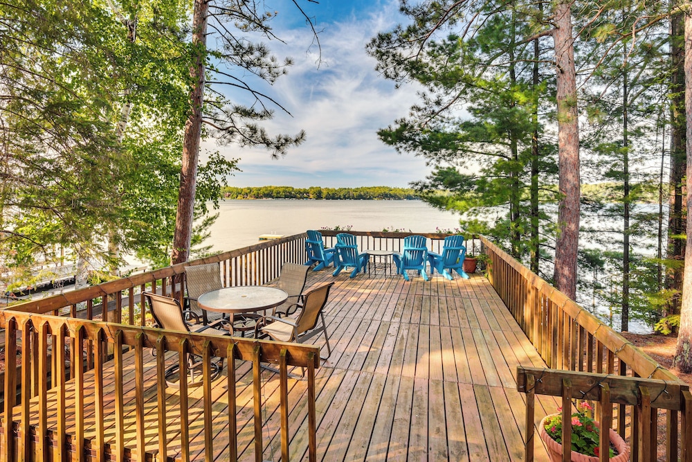Lake Tomahawk Summer Oasis w/ Deck!