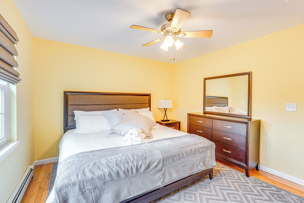 4 Mi to Hudson River: Cozy Newburgh Home!