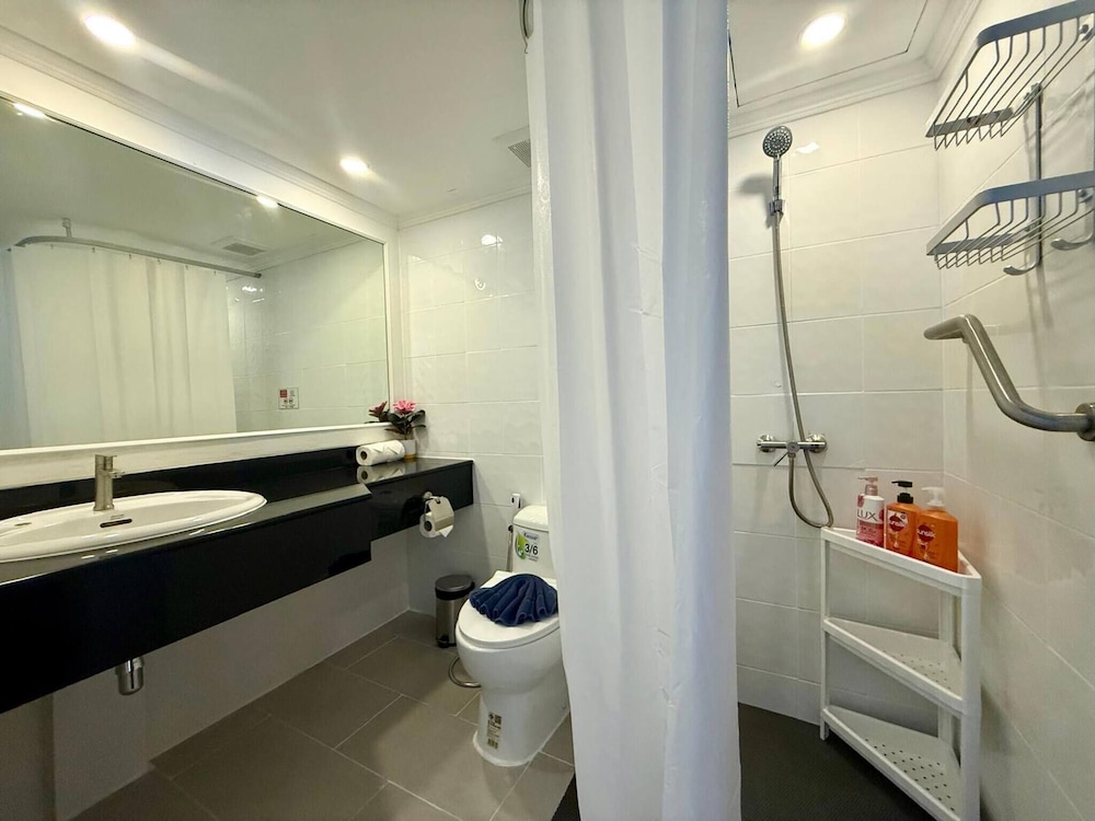 Palace - Spacious 1 Bedroom Condo With Shared Pool