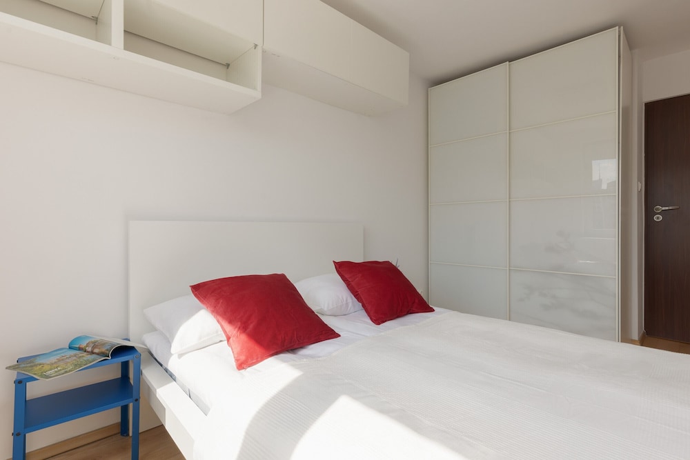 Powiśle Apartment Topiel by Renters view 3