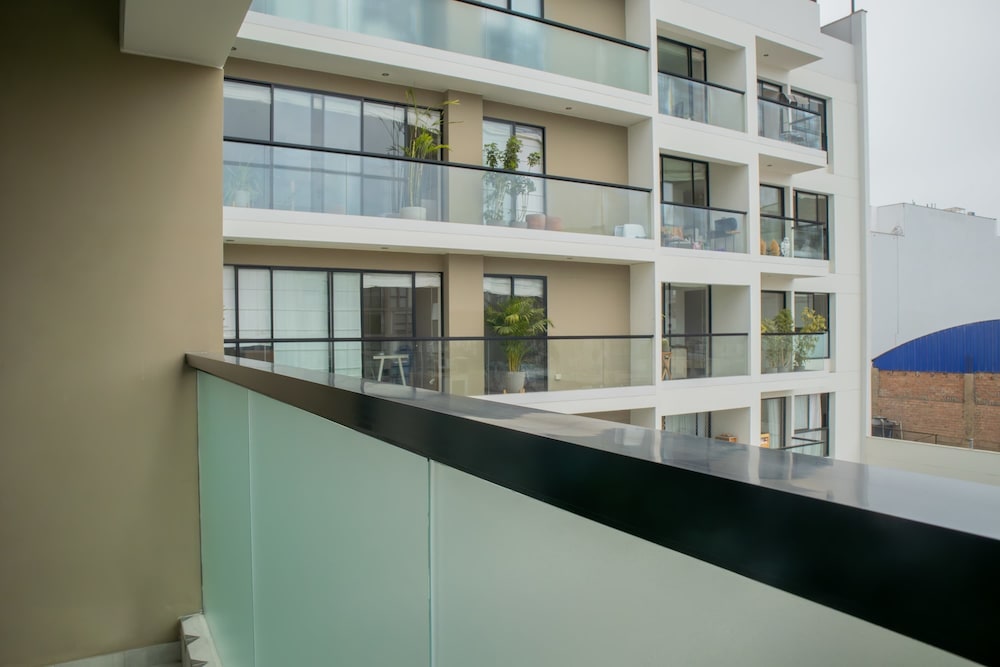 w Flawless 3BR w Balcony in Miraflores