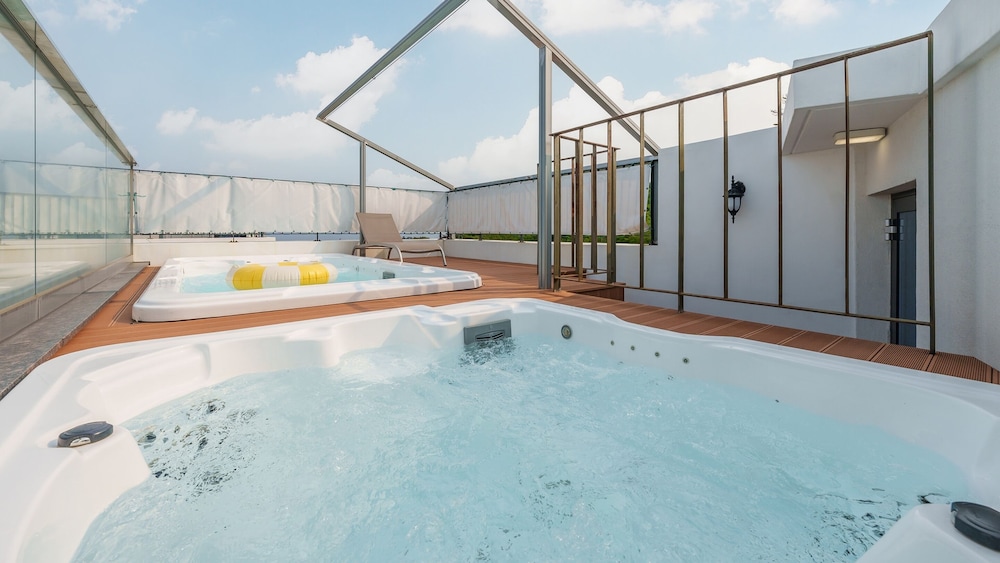 Gyeongju The Moon Aurora Pool Villa