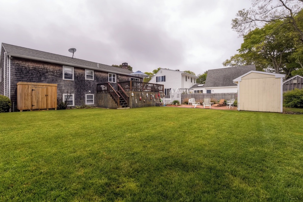 Charming East Falmouth Home: Walk to Private Beach