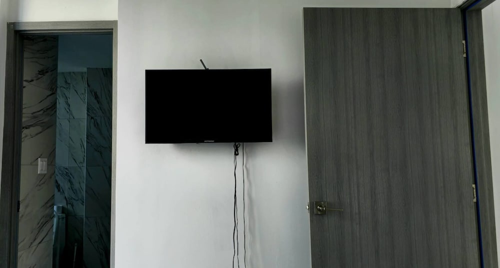 Oceanfront Designer Apartment PH The Sands, Next to Hilton