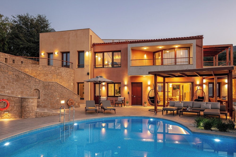 Vardina Villa