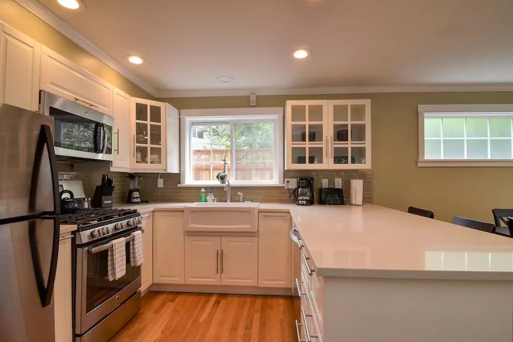 Seattle Vacation Home: The Gallery