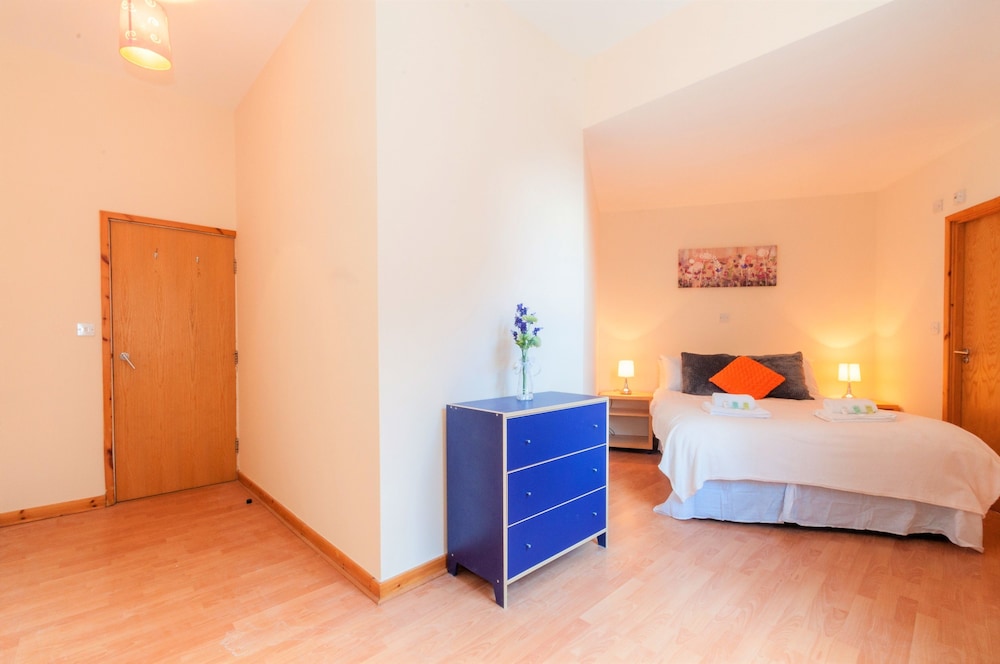 Voussoir Apartments