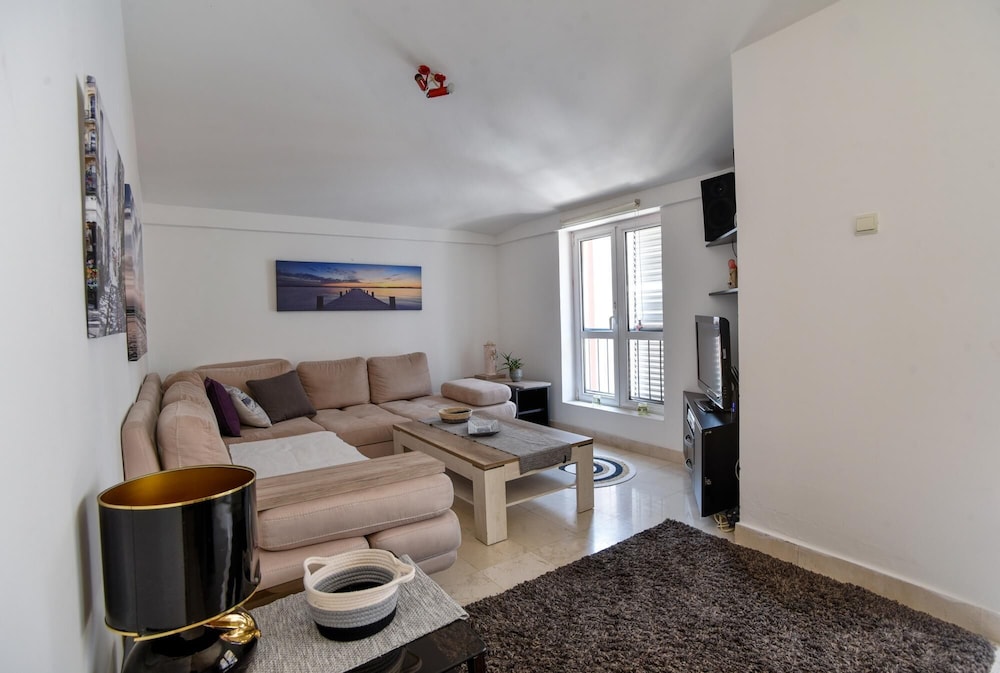 Sea View Flat w Balcony 10 min to Budva Beach view 5