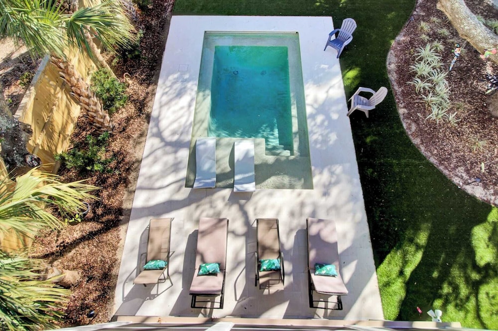 Walk to the Beach + Private Pool, Rooftop Terrace, Balcony 3602 Cameron