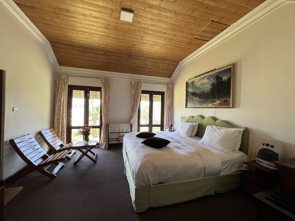Tea Bush Hotel - Nuwara Eliya