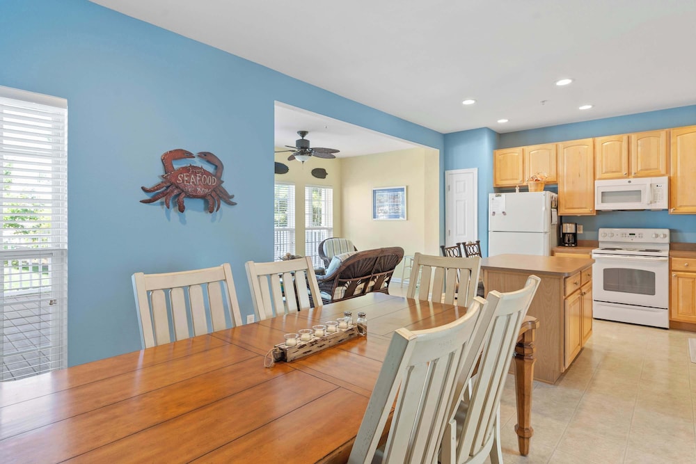Creekside Getaway Stay for 8
