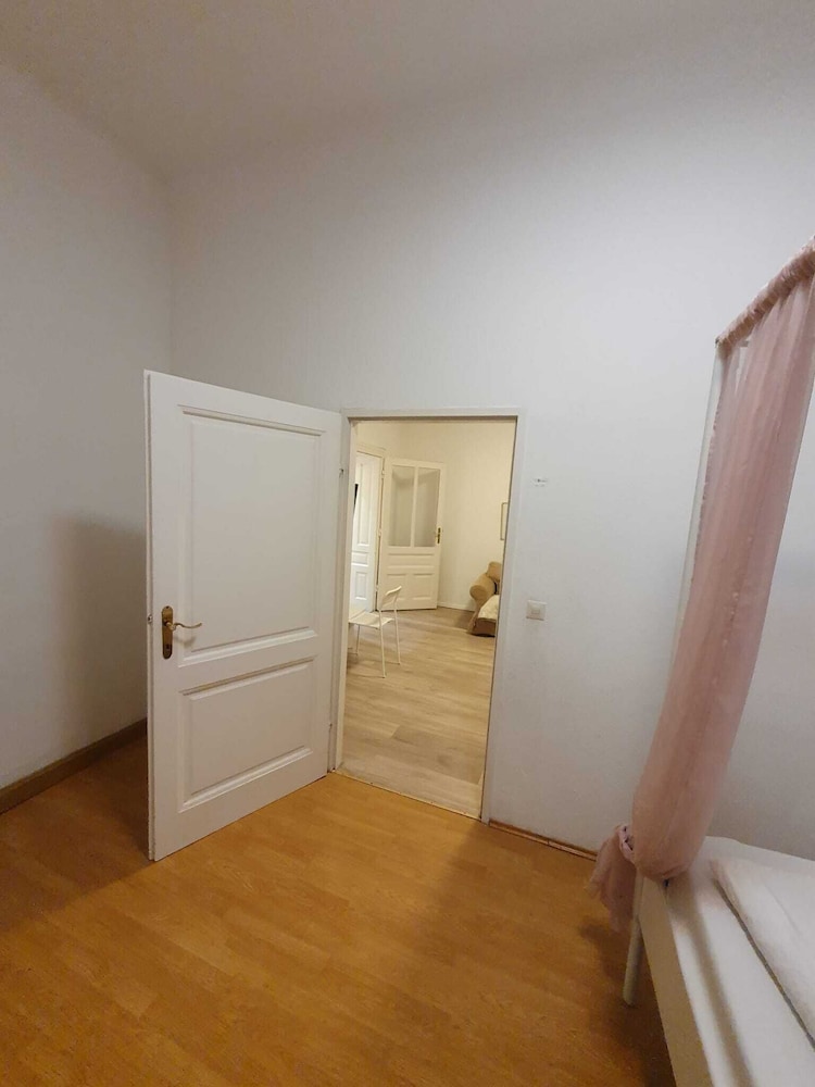 Modern 2BR Apt Near Karlsplatz