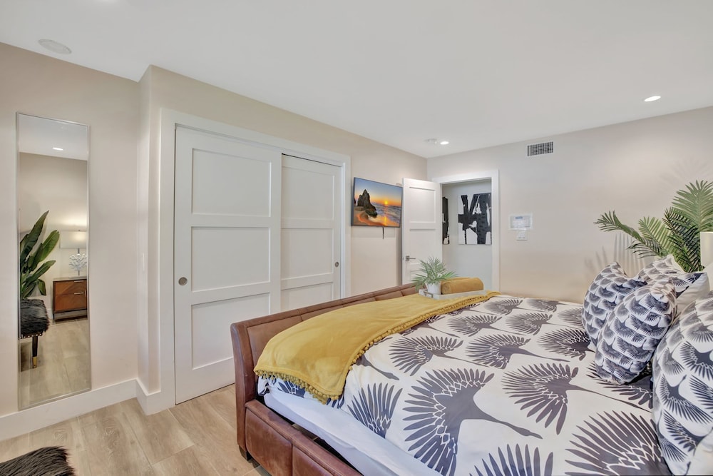 Seabreeze - 6BR Pool and Steps to Beach