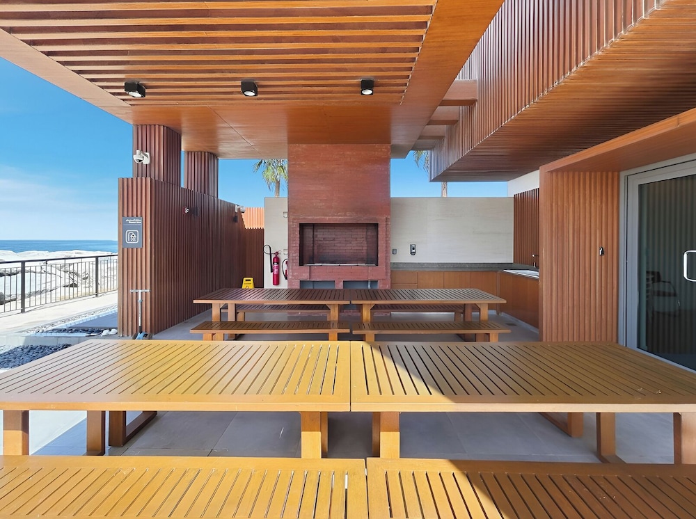 Stylish 2BR with Beach Access
