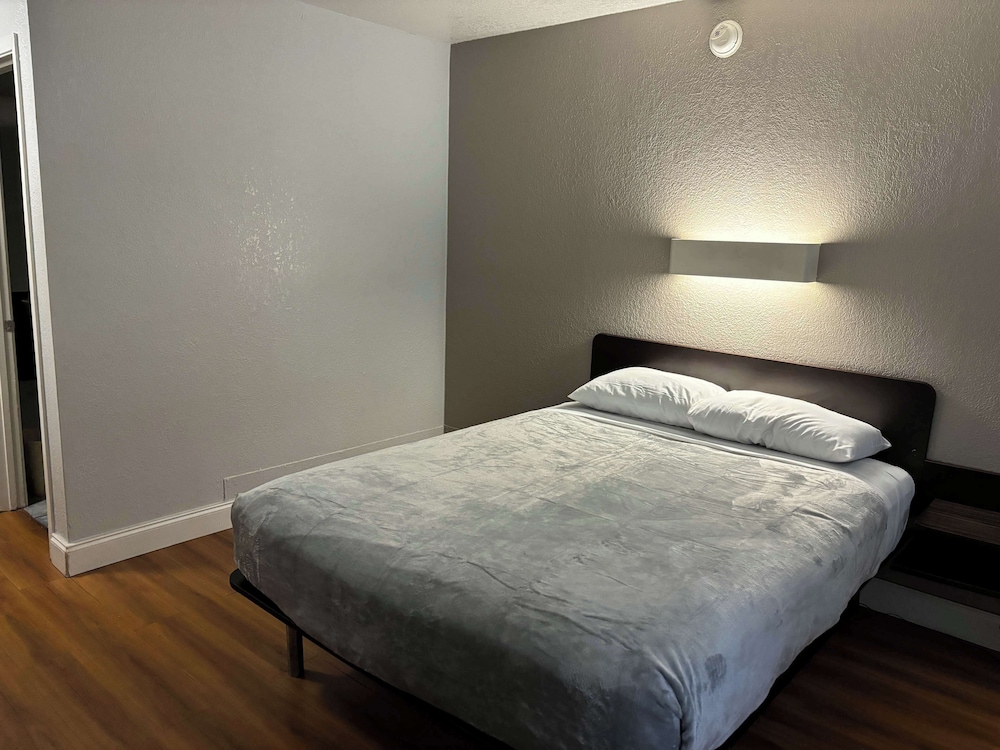 Motel 6 Pensacola, FL - Airport West
