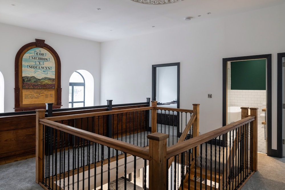 Beautiful 5 Bedroom Apartment in Capel Salem