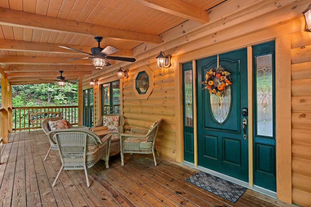 Elk Rapids On Cosby Creek 3 Bedroom Cabin