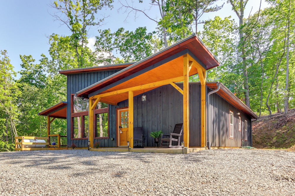 4 Mi to Dtwn Ellijay: Cabin w/ Pool & River Access